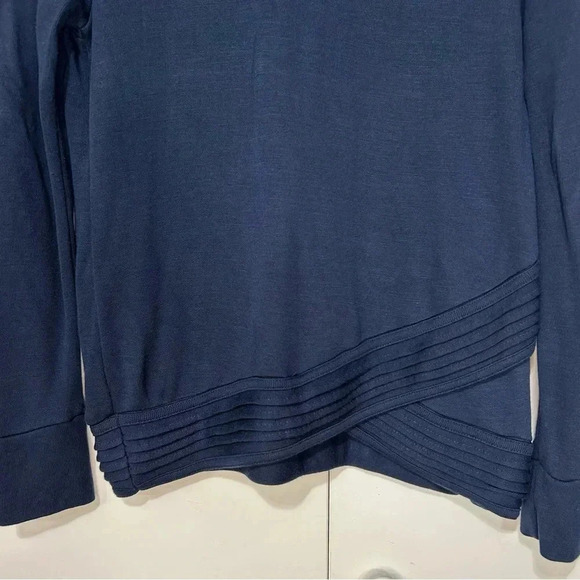 Active Life Women’s Medium Navy Blue Long Sleeve Casual Soft Crewneck Knit Top - Picture 3 of 7